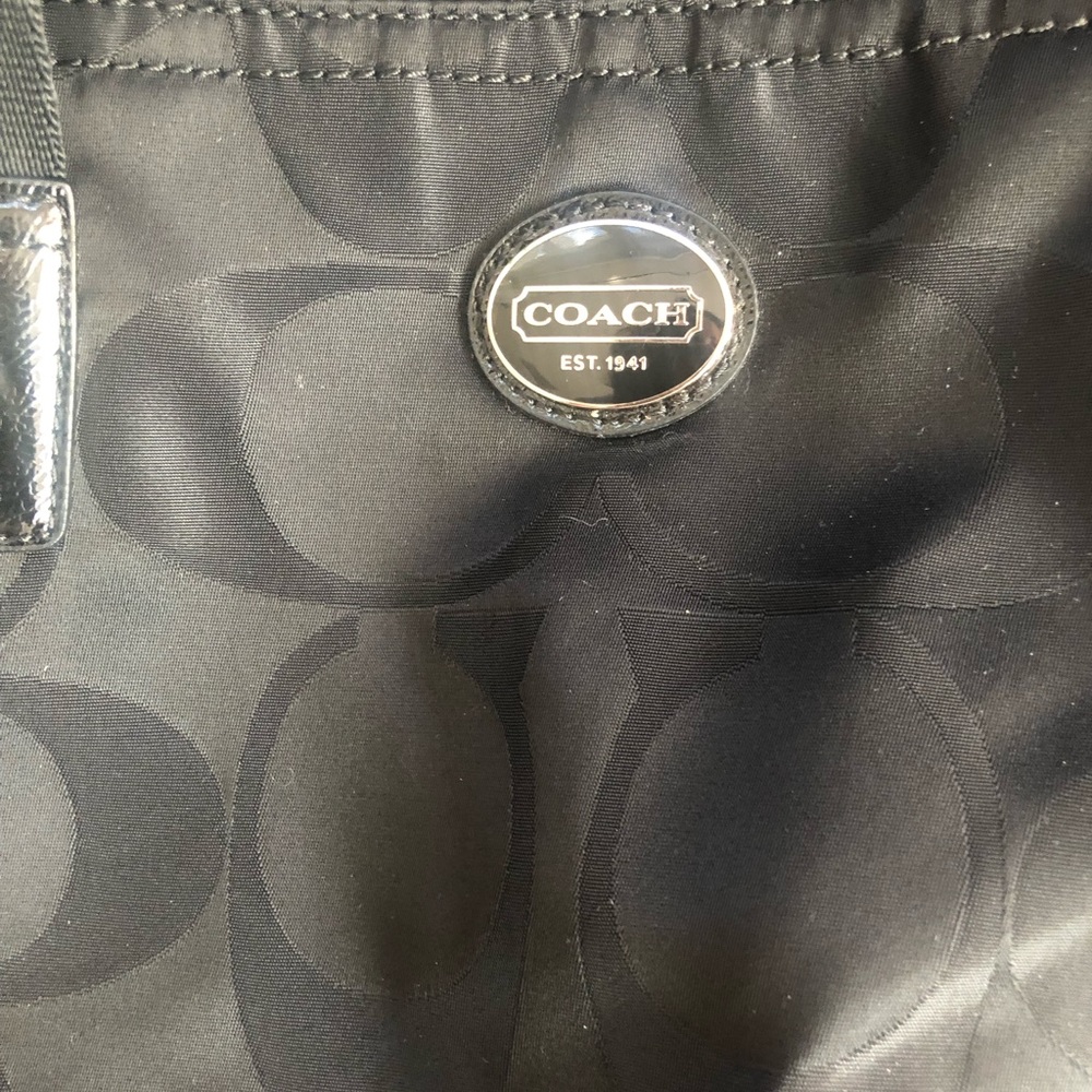 Perfect condition Coach tote- with zipper